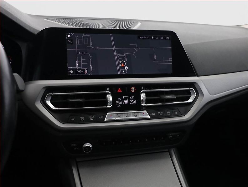 BMW Řada 3 (2022) 320 d xDrive - fotka 10 z 18