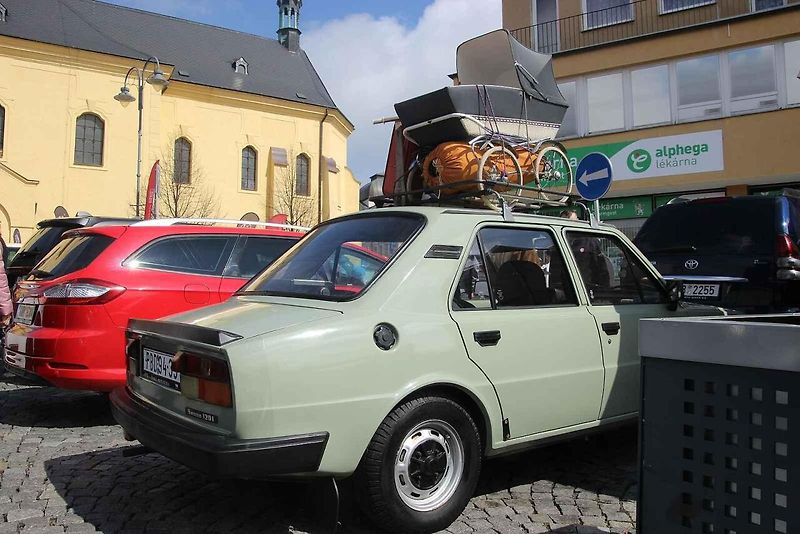 V Příbrami se sjela historická auta a motorky v rámci tradiční akce Česká Route 66.