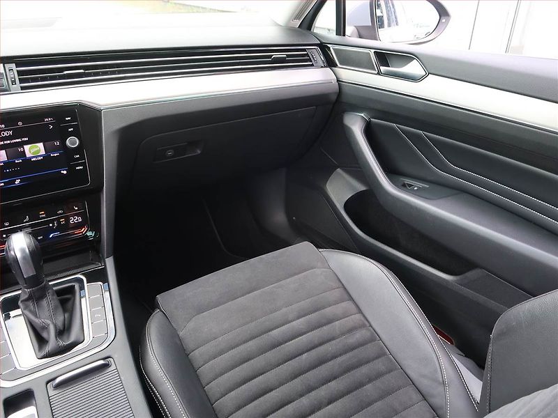 Volkswagen Passat (2022) Elegance 2.0 TDI - fotka 8 z 19