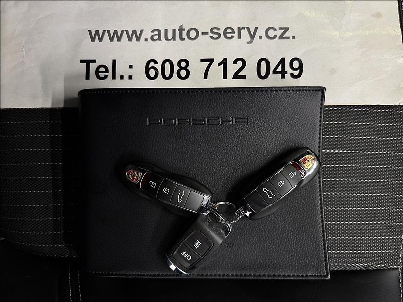 Porsche Macan T CHRONO PASM PANO MATRIX LED - fotka 49 z 49