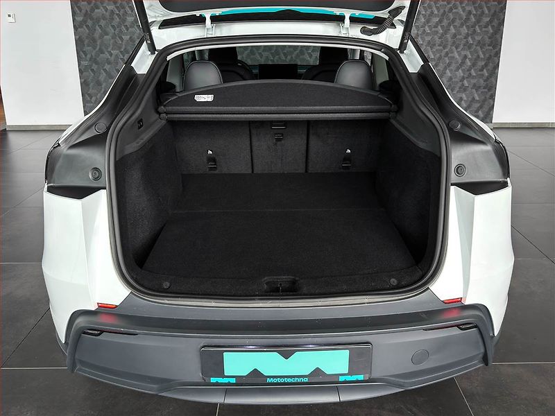 Tesla Model Y (2025) Long Range AWD 79kWh - fotka 9 z 21