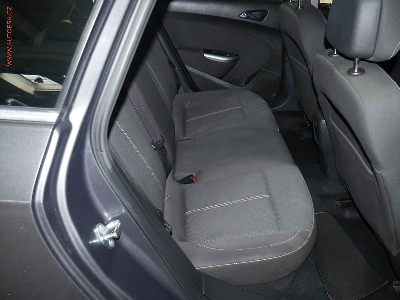 Opel Astra (2011) 2.0TDCi, AC, temp - fotka 11 z 19