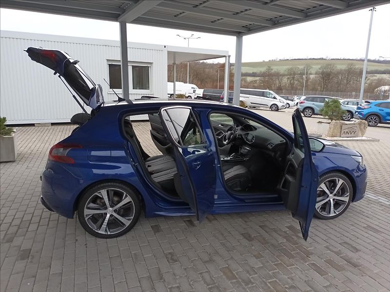 Peugeot 308 2,0 HDI,GT,130KW,ČR,RADAR,NAVI - fotka 8 z 50