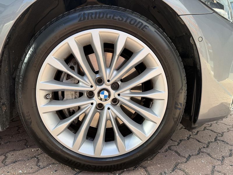 BMW Řada 5 (2023) 530d Touring xDrive - fotka 16 z 44