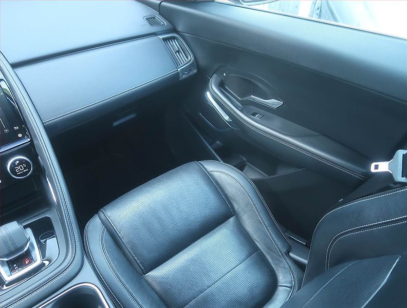 Jaguar E-Pace (2021) P300e AWD, 4X4, Automat - fotka 8 z 23