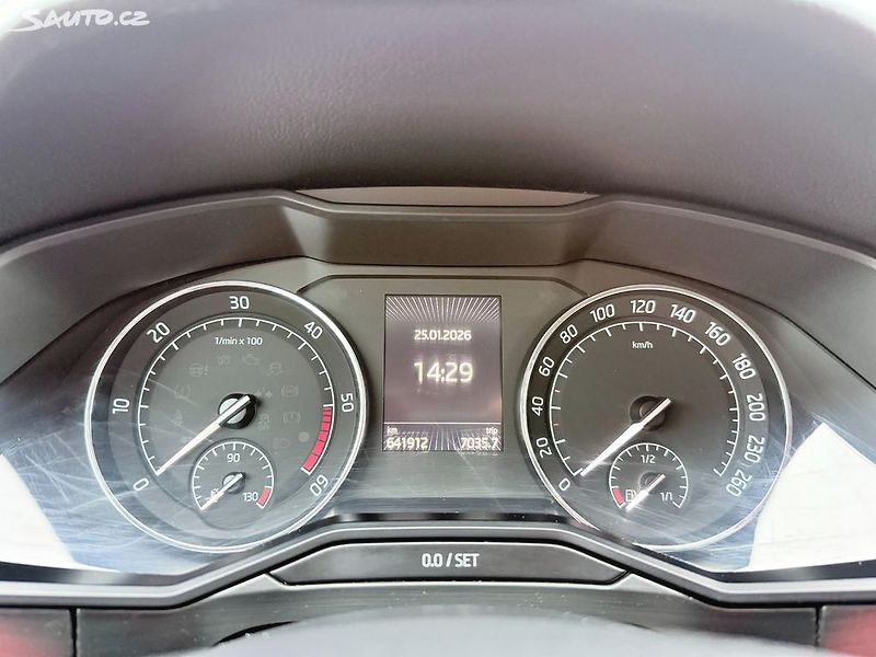 Škoda Superb 2.0 TDI 140kW - fotka 13 z 33