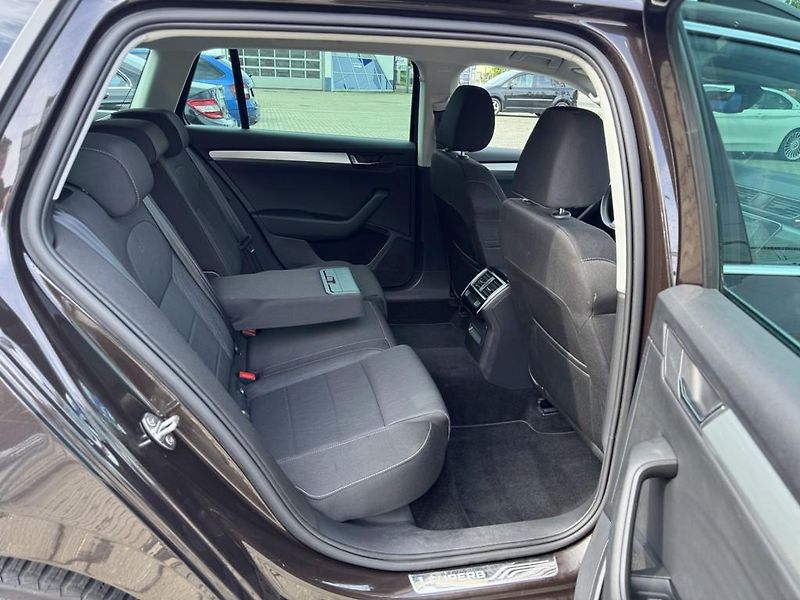 Škoda Superb 2.0 TDI 110 kW DSG, navigace - fotka 10 z 18