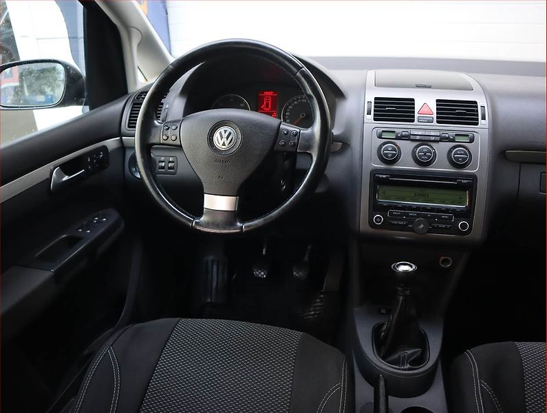 Volkswagen Touran (2008) 2.0 TDI, Tempomat - fotka 7 z 17