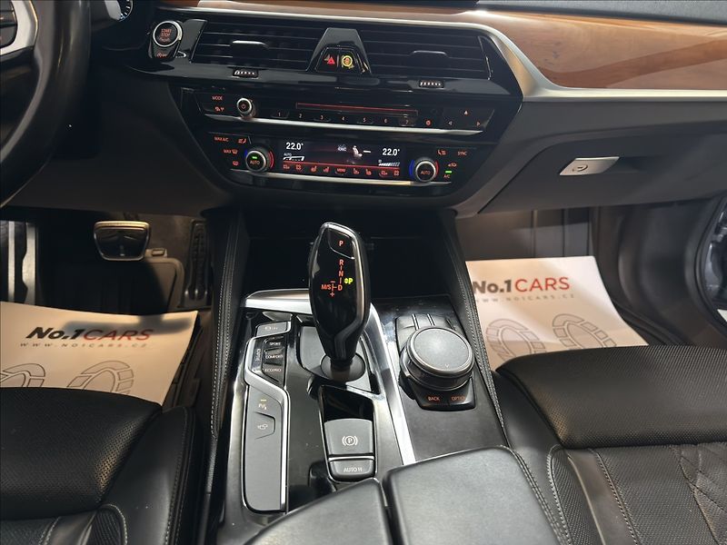 BMW Řada 5 3,0   540i LUXURY M-PAKET HARM - fotka 25 z 40