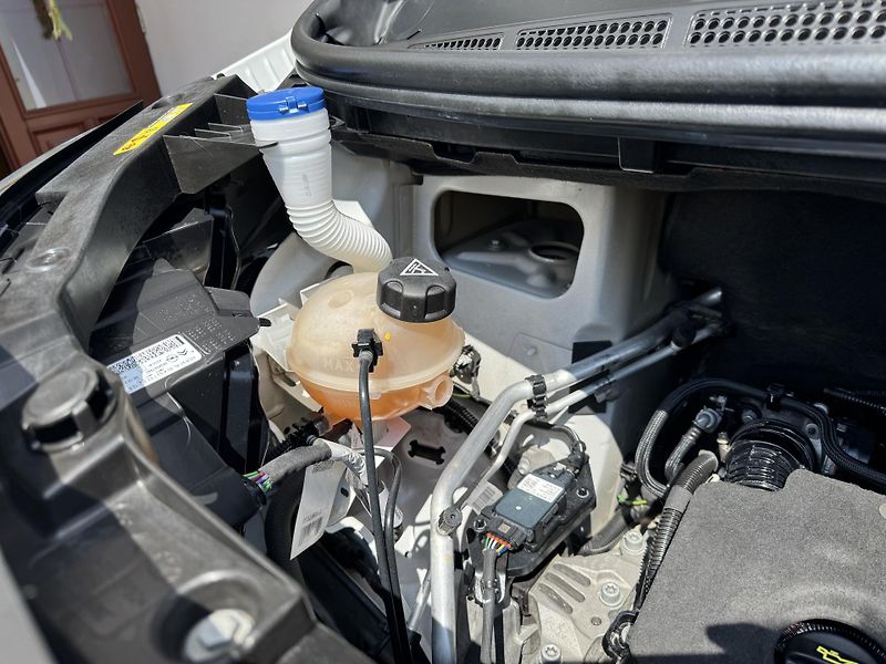 Opel Vivaro COMFORT L3H1 2.8T 1 MAJITEL  - fotka 35 z 36