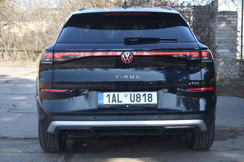 Volkswagen T-Roc je výborně jezdící menší rodinné SUV.
