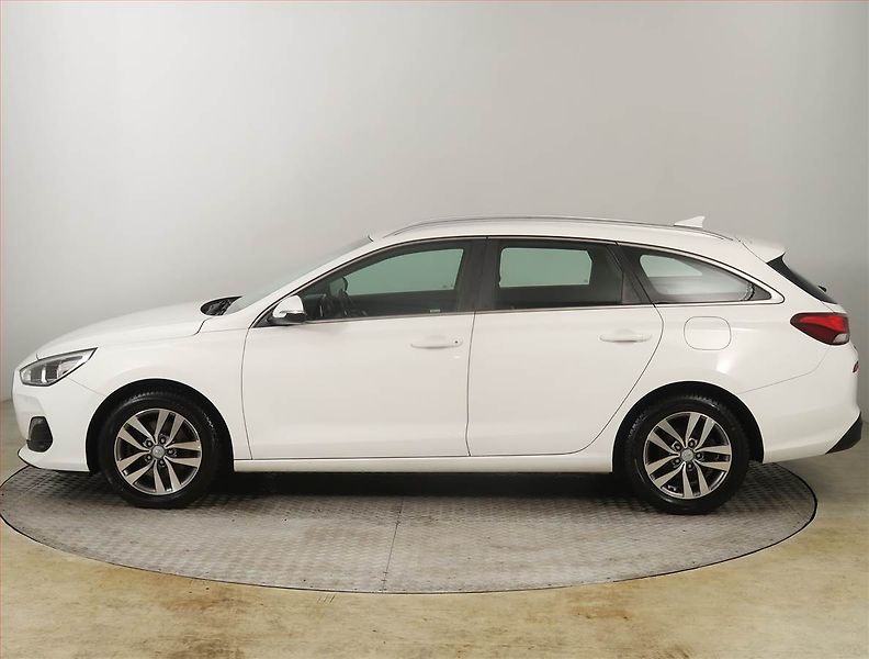 Hyundai i30 (2019) 1.6 CRDi, Tempomat - fotka 3 z 19