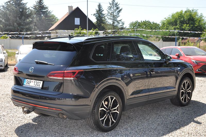 Volkswagen Touareg 3.0TDi V6 170kW 4x4 Automat - fotka 3 z 27