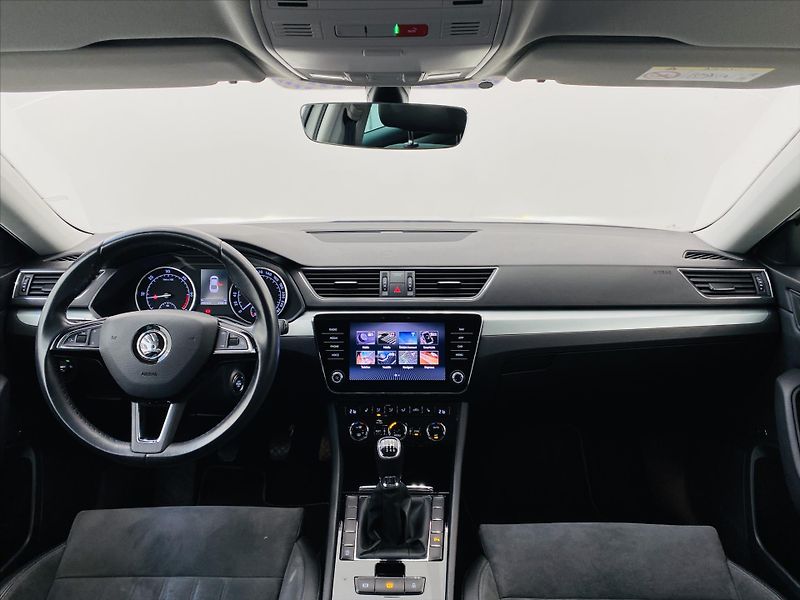 Škoda Superb 2,0 TDI 110kW Ambition - fotka 9 z 24