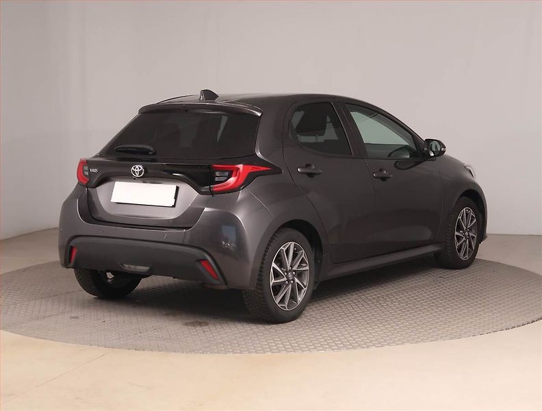 Toyota Yaris (2022) 1.5 VVT-i, ČR,1.maj, Tempomat - fotka 5 z 17