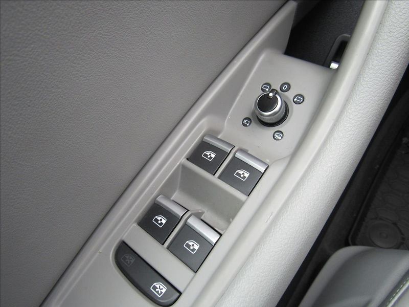 Audi A4 2,0 TDI 110kW Sedan - fotka 27 z 34