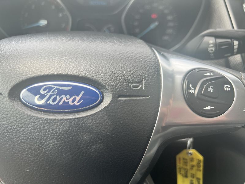 Ford Focus 1.6i KLIMATIZACE NAVI ALU KOLA - fotka 18 z 42