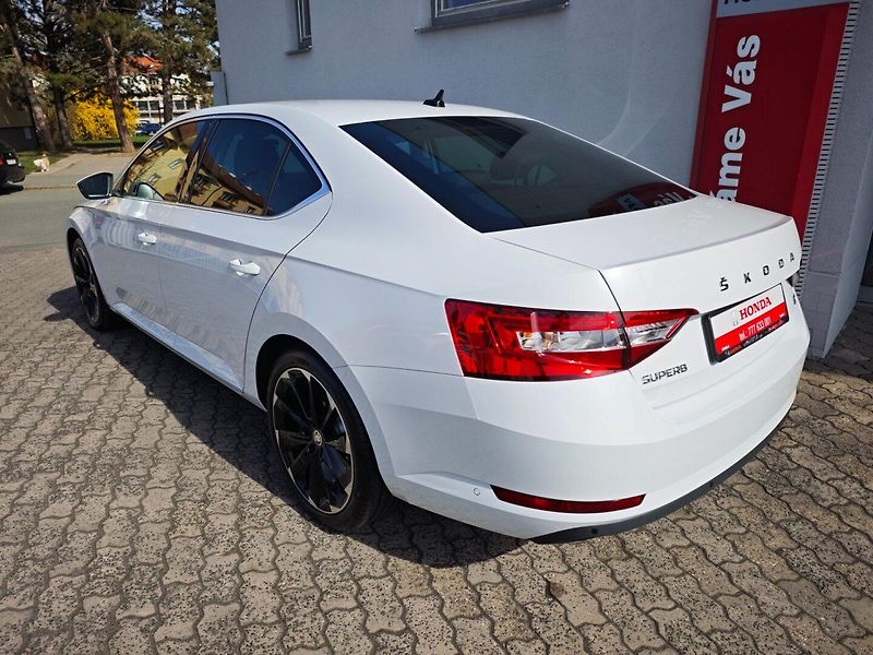 Škoda Superb iV 1.4 TSi Style Plug-in 160kW - fotka 4 z 50