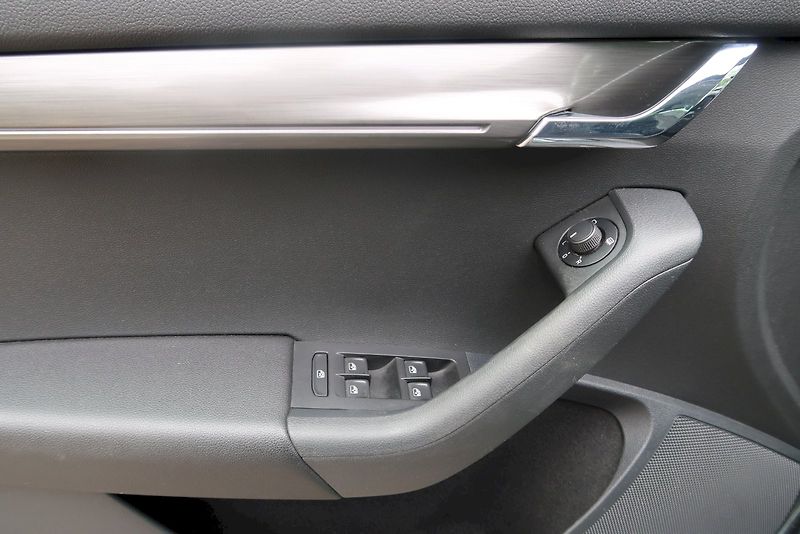 Škoda Octavia (2019) Combi Style Extra  1,5 TSi/110 - fotka 17 z 32