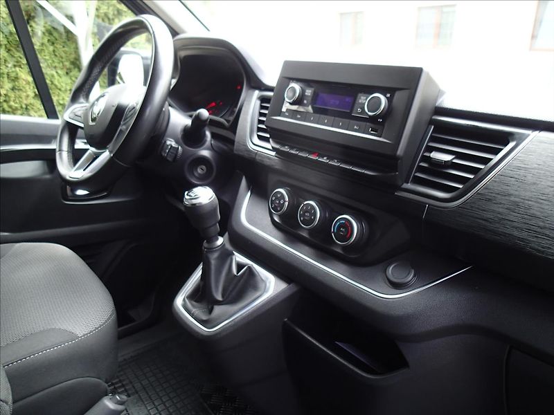 Renault Trafic 2,0 1.maj. ČR,DPH, 8míst - fotka 37 z 48