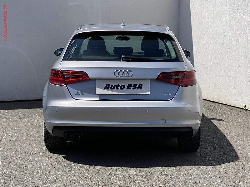 Audi A3 (2014) 2.0 TDi, Attraction, bixen - fotka 5 z 16