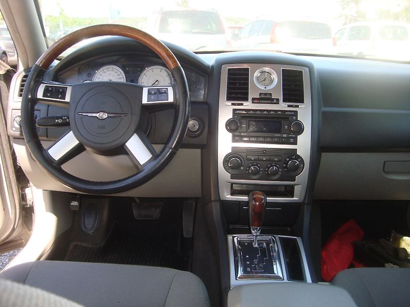 Chrysler 300C (2007) 3,0 CRD - fotka 9 z 18