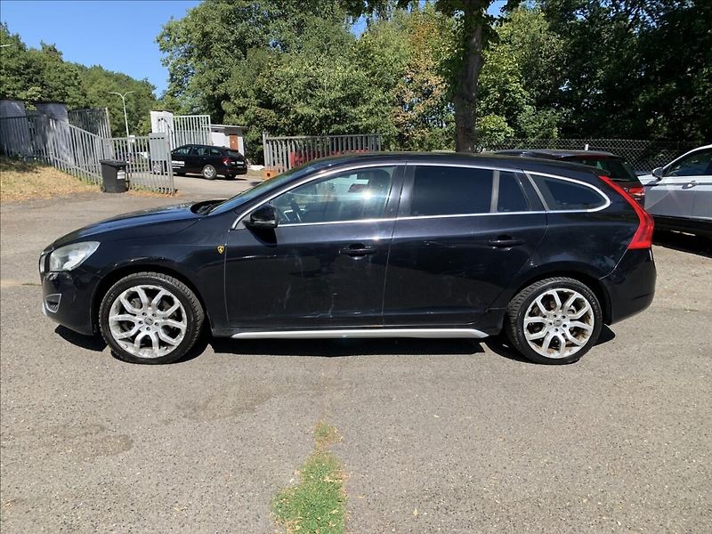 Volvo V60 2,4 D - fotka 8 z 16