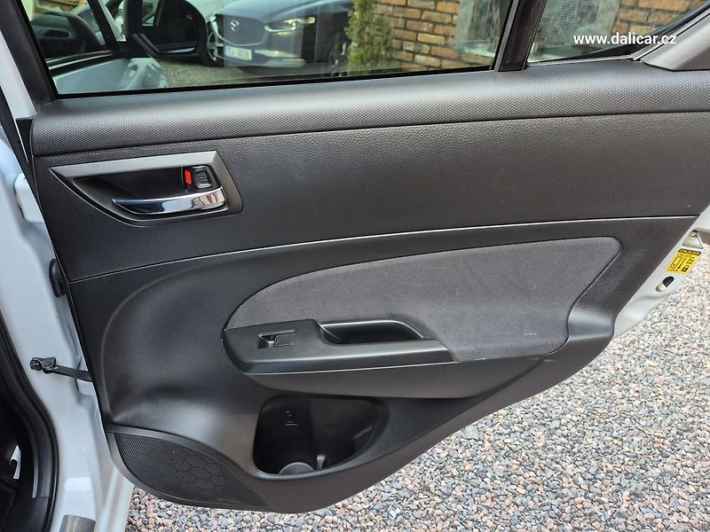 Suzuki Swift (2011) 1.2i 69KW 4x4 klima - fotka 42 z 52