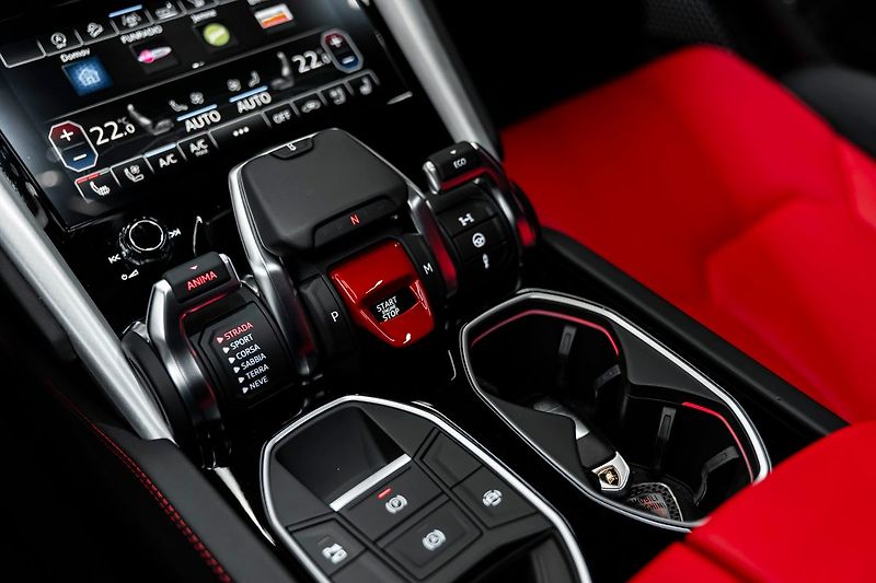 Lamborghini Urus 4.0 V8, B&O, Pano, Masáže, Noč - fotka 16 z 36