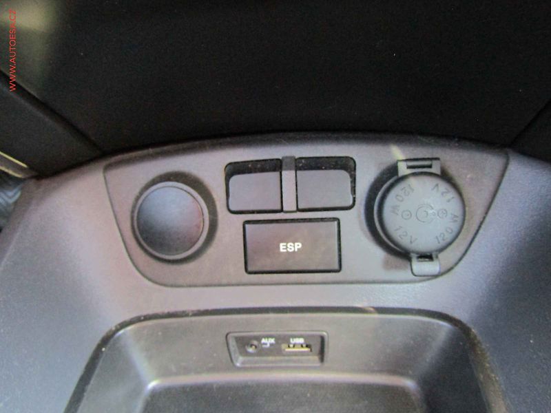 Kia Rio (2012) 1.4i, ČR, AC - fotka 17 z 17