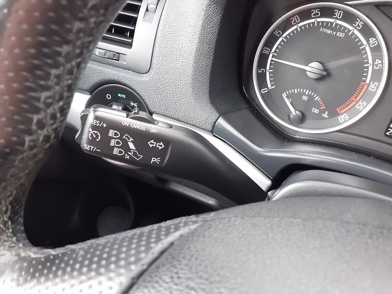 Škoda Octavia (2011) KOMBI 2.0 TDi RS - fotka 9 z 26