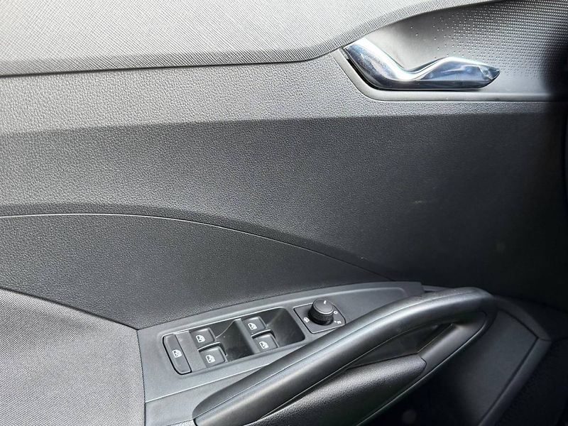 Škoda Fabia Selection 1,0 MPI 59 kW 5° MP - fotka 24 z 29