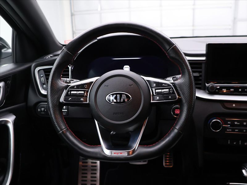 Kia Ceed 1,6 TGDI 150kW GT LED 1.Maj. - fotka 19 z 33