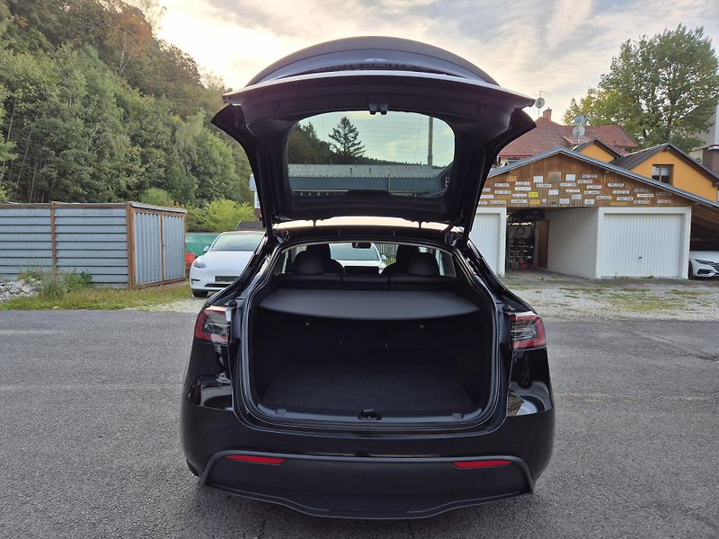 Tesla Model Y ZAMLUVENO !  393kw 21ALU 93,0% - fotka 14 z 48