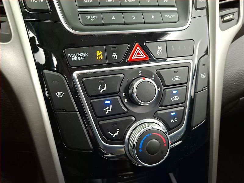 Hyundai i30 (2012) 1.6 MPI, Tempomat - fotka 14 z 15