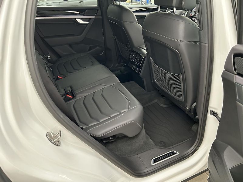 Volkswagen Touareg 3.0 TDi 4x4 R-Line - fotka 23 z 29