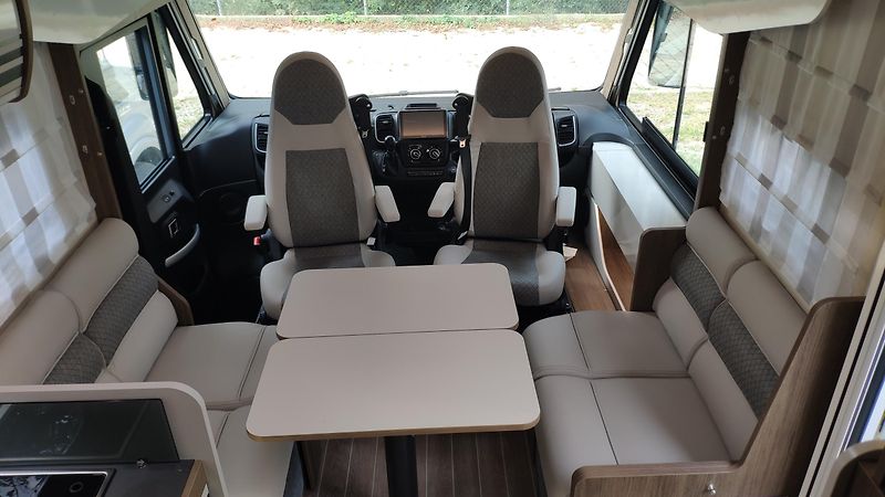 CI Caravans International (2026) MAGIS 67 INTEGRAL 2x skladem  - fotka 8 z 23