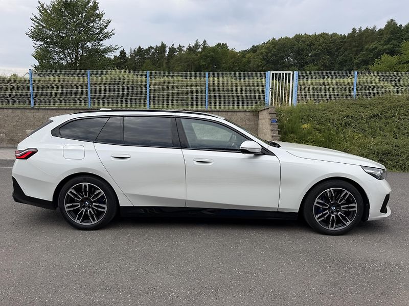 BMW Řada 5 540D xDRIVE M SPORT Individual - fotka 4 z 37