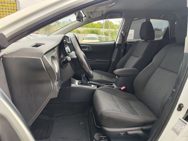 Toyota Auris 1.33 Dual VVT-i/73kW Active - fotka 13 z 28
