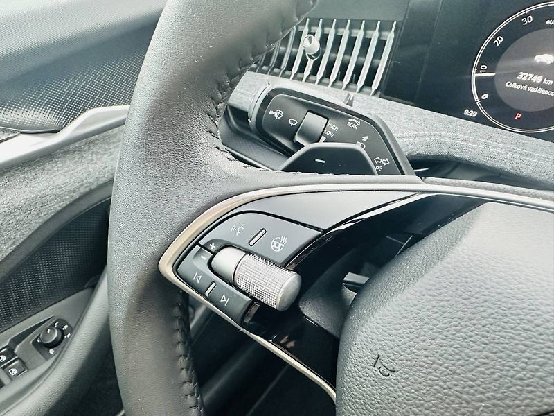 Škoda Superb Combi Selection 2,0TDI 110kW D - fotka 10 z 34