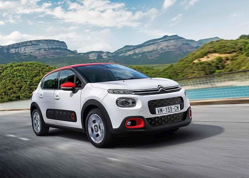 Během letních měsíců zlevňoval hlavně Citroën.