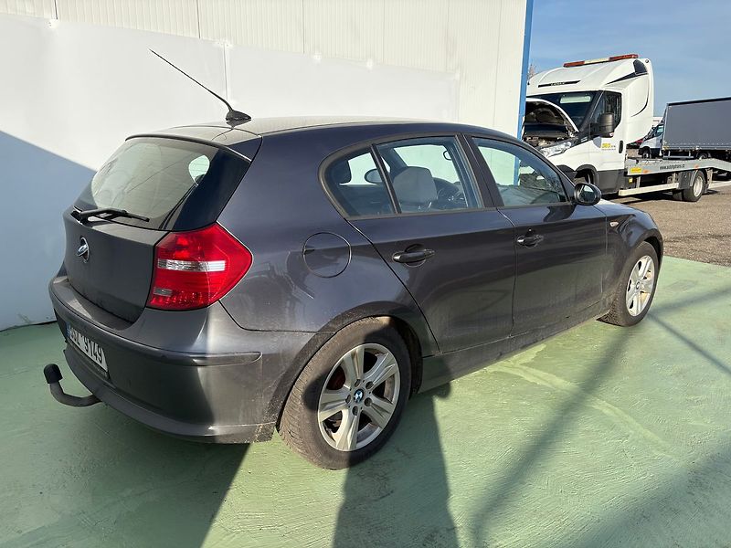 BMW Řada 1 116i, Klima, Tažné - fotka 2 z 14