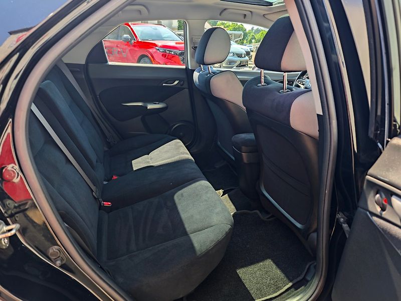 Honda Civic (2007) 1.8 i-VTEC Executive Panorama - fotka 11 z 41