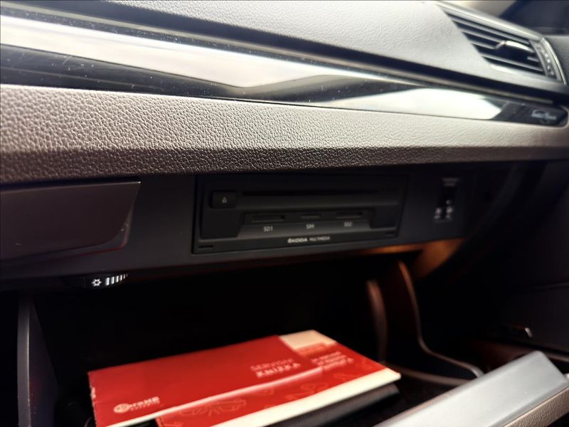 Škoda Superb 2,0 TDi Laurin & Klement - fotka 22 z 54