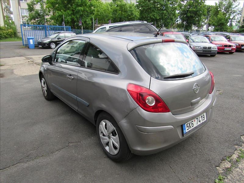 Opel Corsa 1,2 i 59kW - fotka 4 z 26