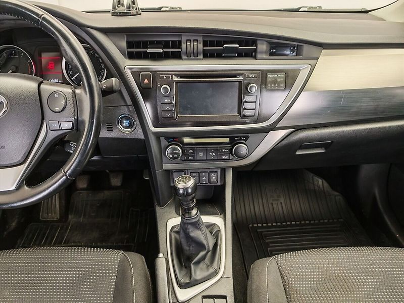 Toyota Auris 1.3 Dual VVT-i Active - fotka 10 z 30