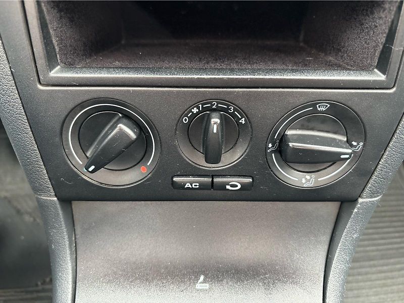 Škoda Octavia A 1,9 TDI 66 kW AMBIENTE - fotka 18 z 30