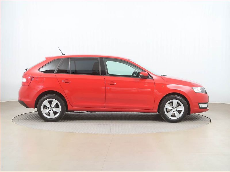 Škoda Rapid (2015) Spaceback 1.4 TSI, Automat - fotka 6 z 15