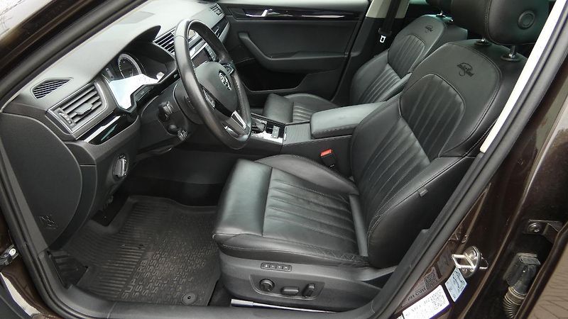 Škoda Superb Combi 2.0 TDI DSG L&K, Panoram - fotka 19 z 29