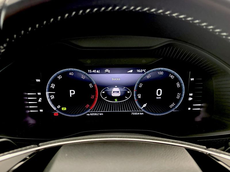 Škoda Karoq SportLine DSG - fotka 11 z 28